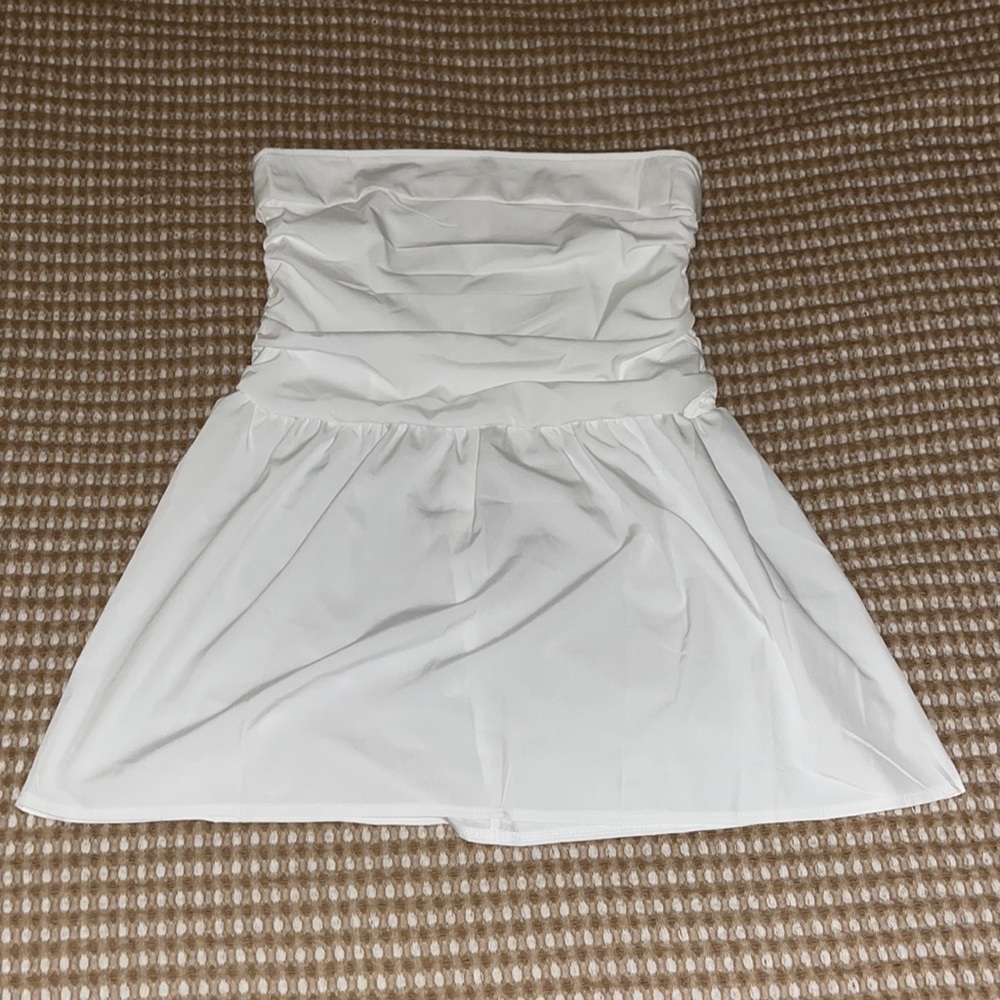 White strapless dress